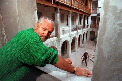 cadaveri casa versace|Gianni Versace murder, 25 year anniversary, designer .